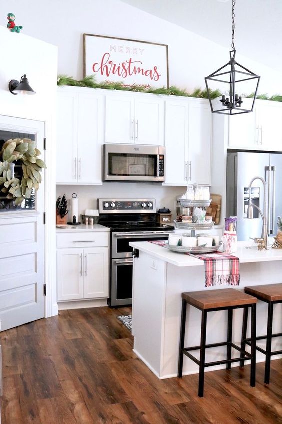 33+ Gorgeous Christmas Kitchen Decor Ideas to Add Festive Cheer