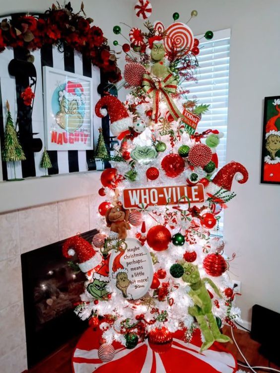https://www.momooze.com/wp-content/uploads/Grinch-Christmas-Tree-Ideas-1.jpg