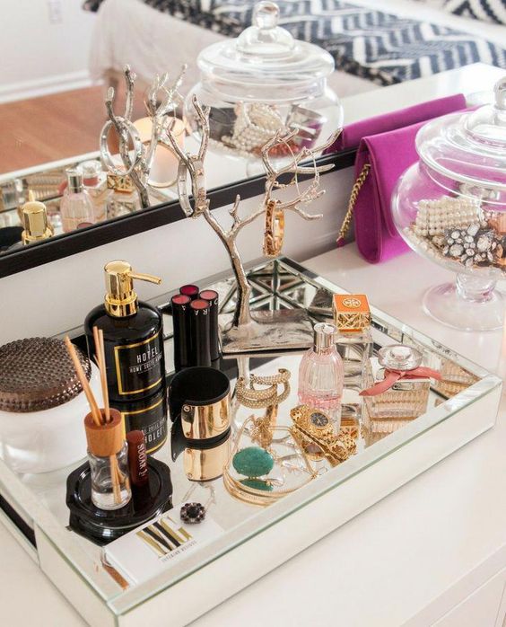 makeup organization idea using mirror tray