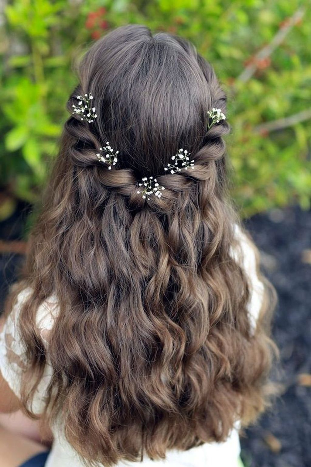 24 Cute Flower Girl Hairstyle Ideas for 2023