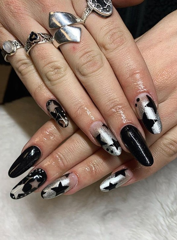 6 Amazing Black And Silver Nails In 2024 You'll Love - Zohna