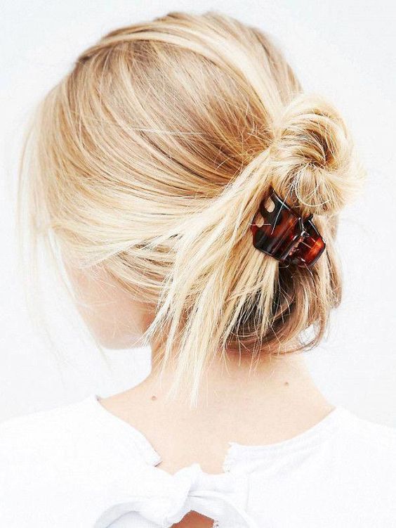 Influencer-Approved Claw Clip Hairstyles To Try ASAP - Lulus.com Fashion  Blog
