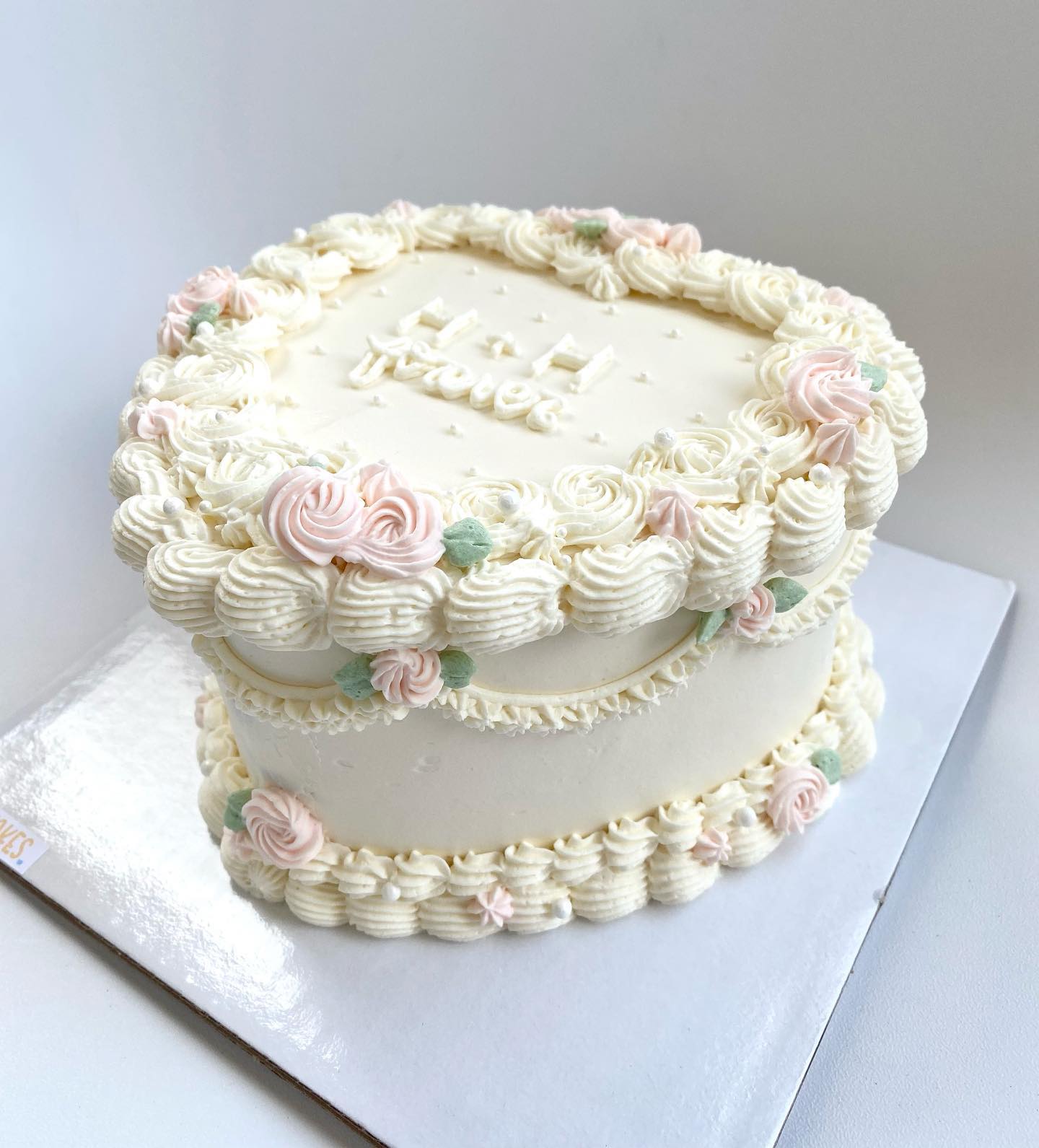 Small Yet Whimsical Cake Ideas For Your Intimate Wedding | Fresh flower cake,  Floral cake design, Flower cake design