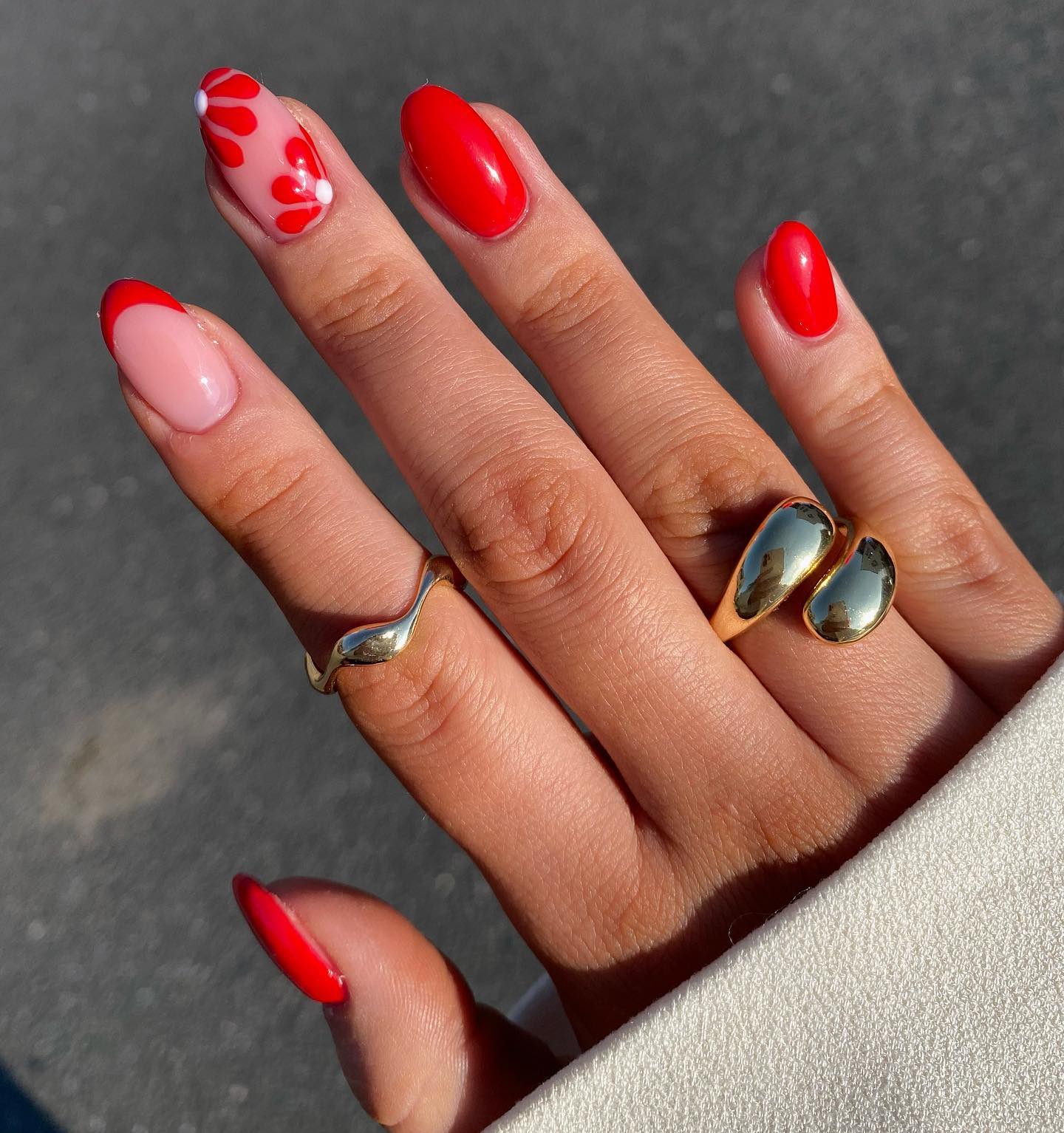 30+ Dotted Nails For a Seriously Eye-Catching Manicure